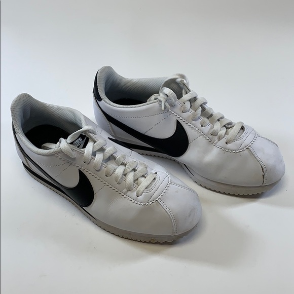 Nike Shoes - Nike Women’s Classic Cortez  (Size 7.5) P020